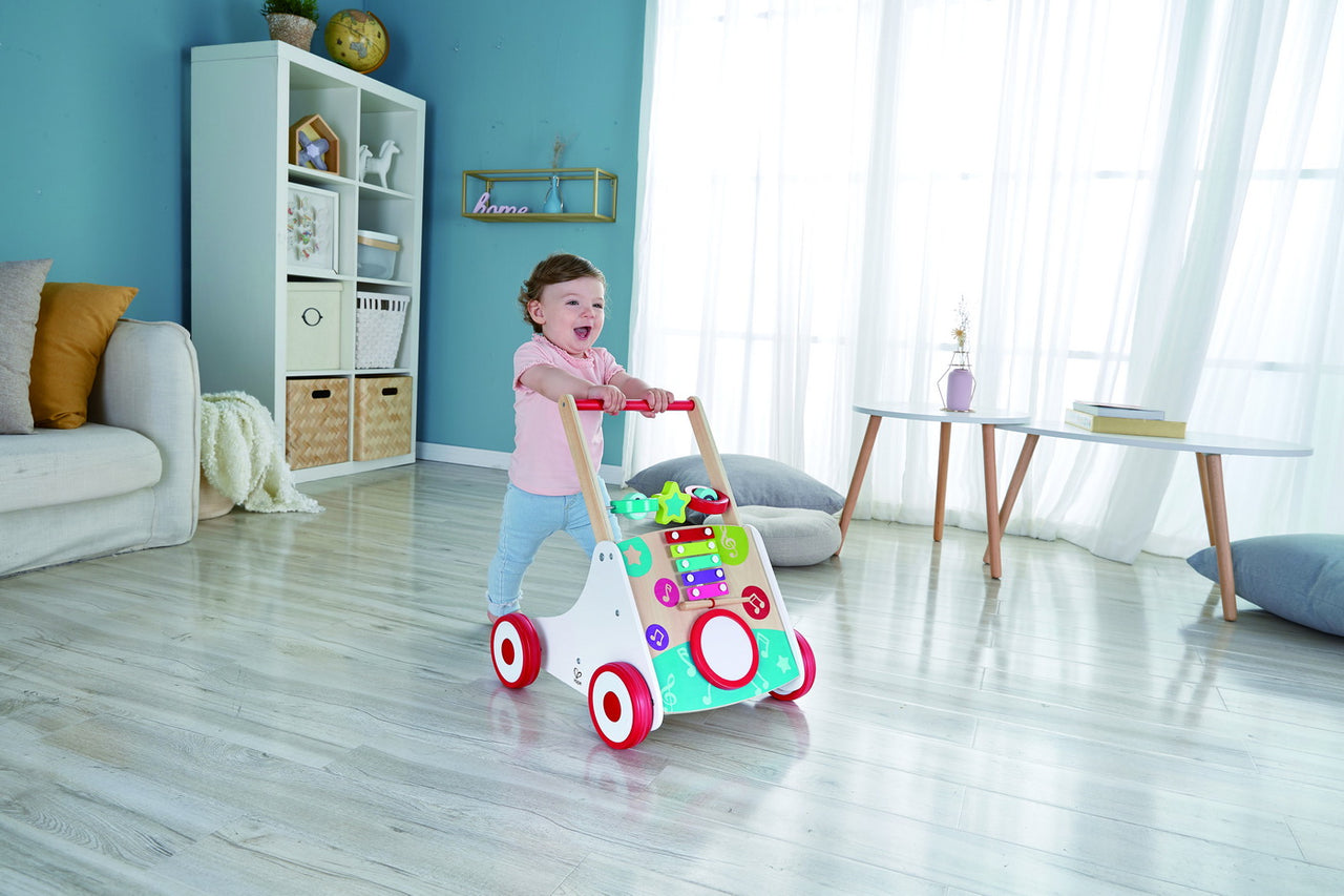 Antepremergator muzical din lemn, Hape, 0-1 an